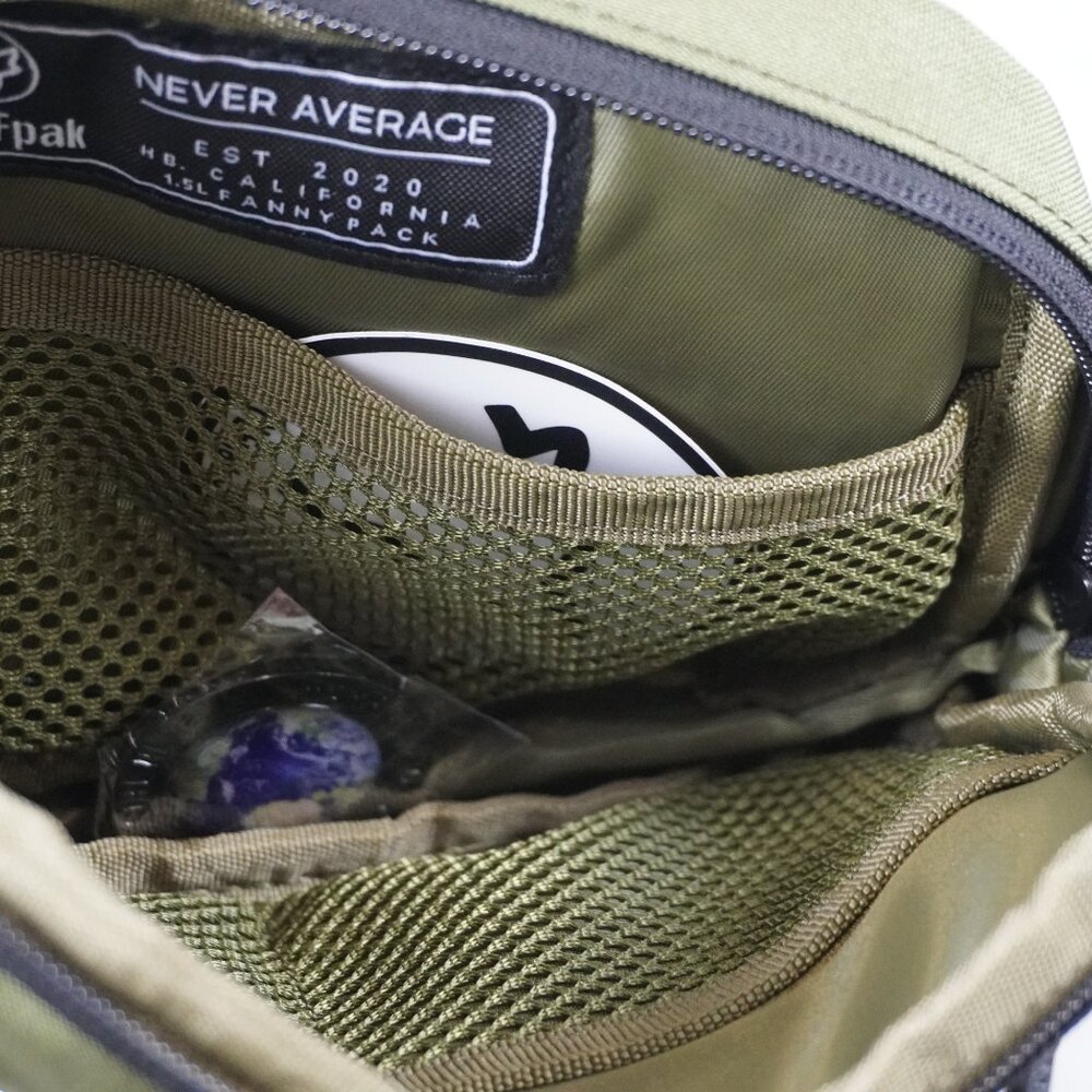 WOLFpak Crossbody Pack brand new with tags - Picture 4 of 4